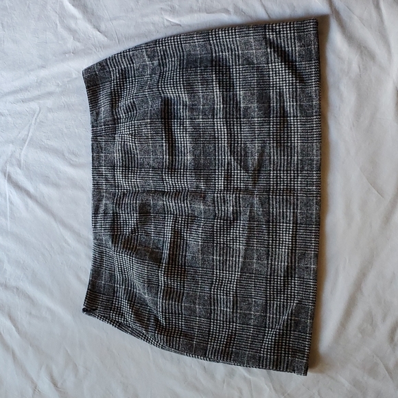 Forever 21+ Houndstooth Skirt Size 3X - Picture 2 of 5